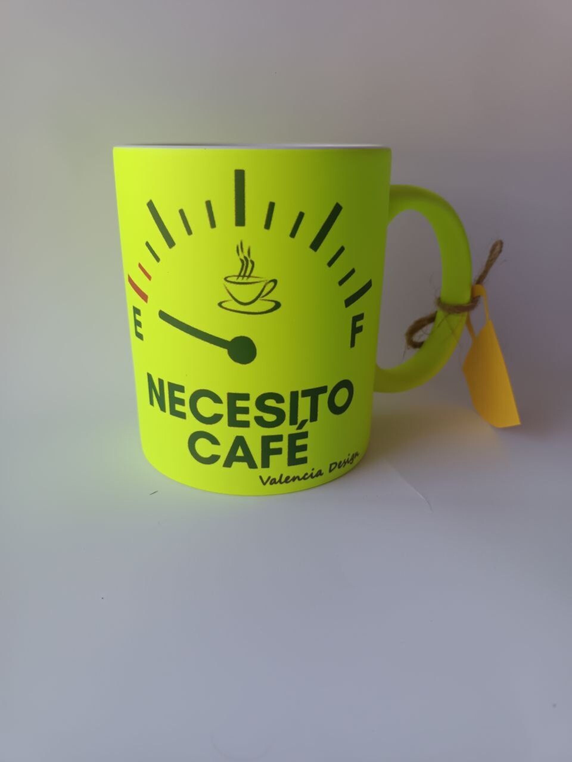 Taza Necesito Café de Neón - 5